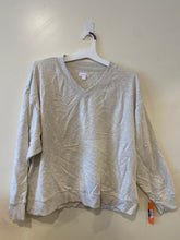 Load image into Gallery viewer, WOMENS BUNDLE WINTER/ FALL SWEATER MEDIUM
