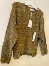 Load image into Gallery viewer, WOMENS BUNDLE WINTER/ FALL SWEATER MEDIUM
